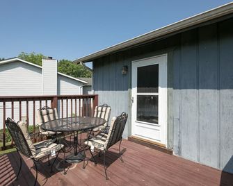 Touch of Class 3-bedroom townhome in Belleville King Bedroom. - Belleville - Balcony