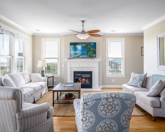 'Three Steps To The Beach' - Oceanfront Home with Private Pool, 5 Bedrooms / 3.5 Bathrooms - Shallotte - Living room