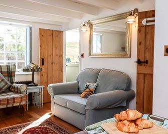 Michaelmass Cottage - Castleton - Living room