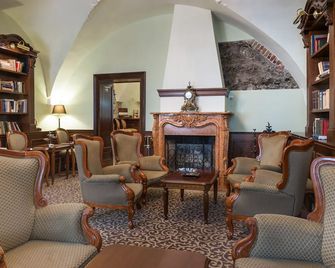 Arcadia Boutique Hotel - Bratislava - Oleskelutila