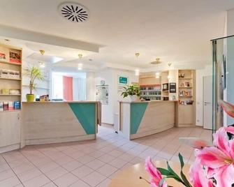 Hotel Le Village - Winnenden - Front desk