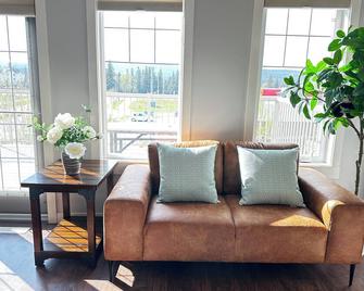 Lovely house with mountain views &A/C - Hinton - Living room