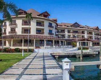 La Marina Yacht Club Apartment at Puerto Bahia - Samaná - Edificio
