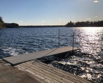 Croton Lake Front Cottage - Sunsets, water & a great cottage - Newaygo - Playa