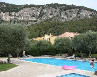Appartamenti Pratone - Garda - Pool