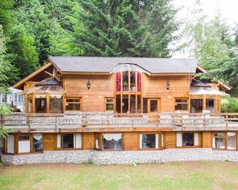 BOG Le Pommier - Cabañas con vista al Lago y piscina climatizada - Villa La Angostura - Edificio