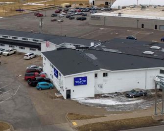 Willow Inn Suites - Eau Claire - Gebouw