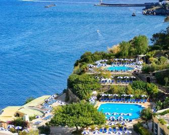 โรงแรมโออาซี กาสติลโยเน - อิสเชีย - สระว่ายน้ำ