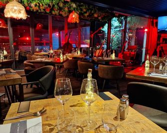 Les Terrasses De Saumur Hotel & Spa - סאומו - מסעדה