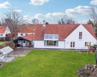 Amazing home in Kirke Såby with kitchen - Kirke Såby - Edificio