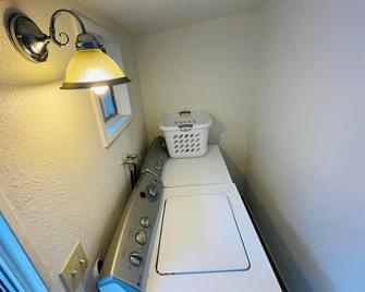 Victorian Bungalow: 2 bd + parking + private garden - Long Beach - Pyykkipalvelut
