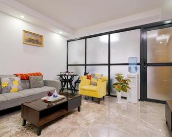 One Bedroom Condo - Nairobi - Living room