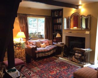 Bridge Cottage - Midhurst - Living room