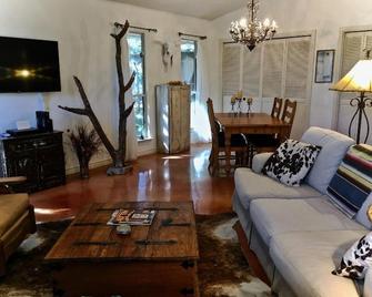 Casa del Sol Bed and Breakfast - Lakeway - Huiskamer