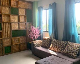 Katris Homes - Hostel - Tagbilaran City - Sala de estar
