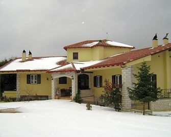 Margit Suites Hotel - Karpenísi - Budova