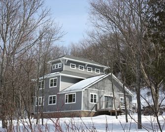 Beautiful Newly Updated 5 Bedroom Home - Grand Marais - Edificio