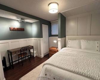 1Bed Cozy Retreat & Spacious Lounge - Yellowknife - Bedroom