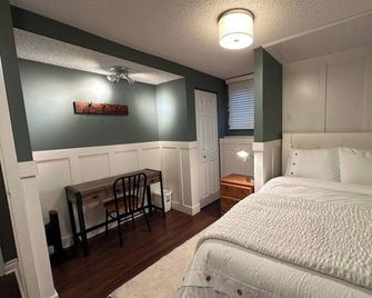 North of Sixty Luxury Accommodation Private Bedroom Sta 08715 - Yellowknife