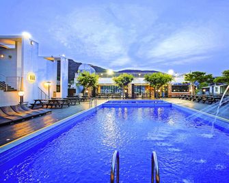 Doya Hotel Geoje - Geoje - Pool