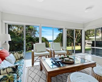 Kirby's Berrara Beach House - Sussex Inlet - Living room