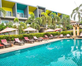 Asleep by Lantana - Pattaya - Piscina