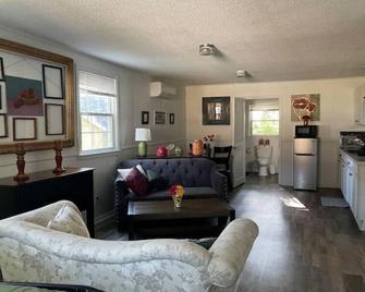 Ell's Room - Harkers Island - Living room