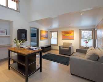 Modern Cottage In Old Town Carbondale - Three Blocks To Restaurants & Shops - Carbondale - Soggiorno