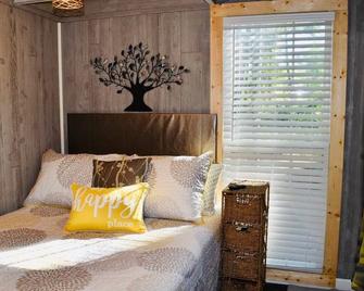 Tiny House Cabin Unique in Town Stay - Chesterfield - Habitación