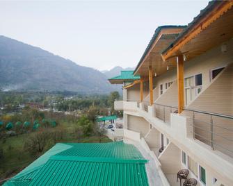 Snow Touch Resort - Shri Nath Group - Naggar - Building