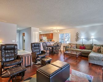 Beehive Condo - Lake Junaluska - Living room