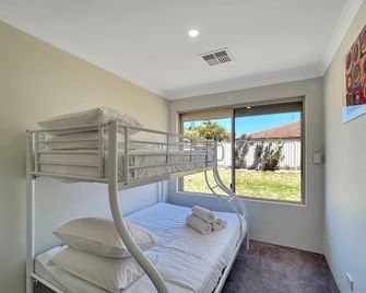 Spacious 5-Bed House in Coastal Halls Head - Falcon - Bedroom