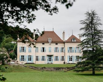 \'the School\' with a unique view of the Garden and the Chateau - Barbirey-sur-Ouche - Edificio