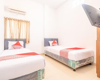 OYO 863 Tenacity Guest House Syariah - Cirebon - Habitación