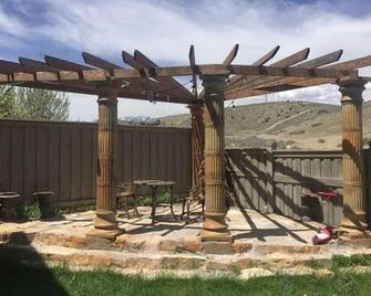 Cozy Two-Story Home - Eagle Mountain - Patio