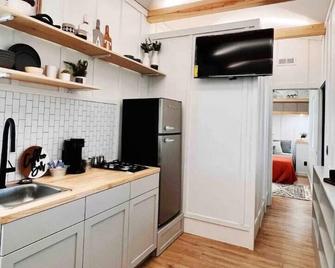 The Endeavor Tiny Home! - Elizabethtown - Kitchen