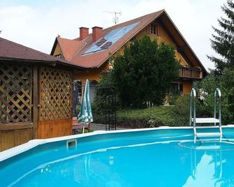 Gaestehaus Ulbl - Kitzeck im Sausal - Piscină