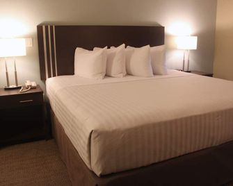 Meridian Inn & Suites Lloydminster - Lloydminster - Bedroom