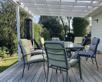 Turangi Town, Cosy.Urban Hideaway, Room For All, - Turangi - Patio