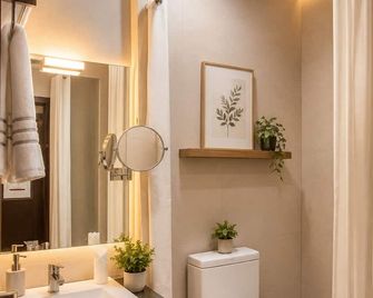 Hotel Sixer - Mavelikkara