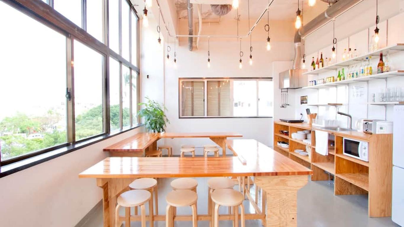 Ishigaki Guesthouse Hive