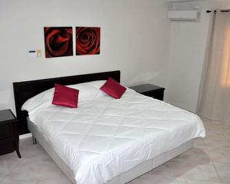 Palm Beach Villa, Walking Distance To Beach, Restaurants And Malls - Noord - Slaapkamer