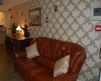 Yellow Mountain Hotel - Skegness - Oturma odası
