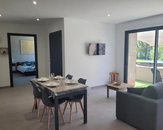 Gite Couzon, 1 bedroom, 2 persons - Ygrande - Eetruimte