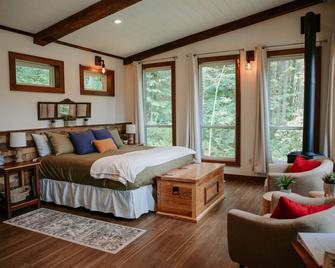 The Spring Water Retreat - New! @millcreekcabinswi - Richland Center - Bedroom