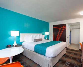 Howard Johnson by Wyndham San Diego Hotel Circle - San Diego - Bedroom