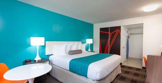 Howard Johnson by Wyndham San Diego Hotel Circle - סן דייגו - חדר שינה