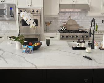 Rent My Furnished Newly Remodeled Home For Month Of March Or This Spring! - Simi Valley - Kitchen