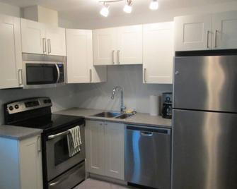Suite with a view of the Golden Ears Mountains - Maple Ridge - Kitchen