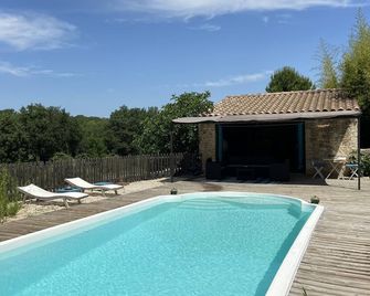 Gîte cosy proche de Barjac - Barjac - Zwembad